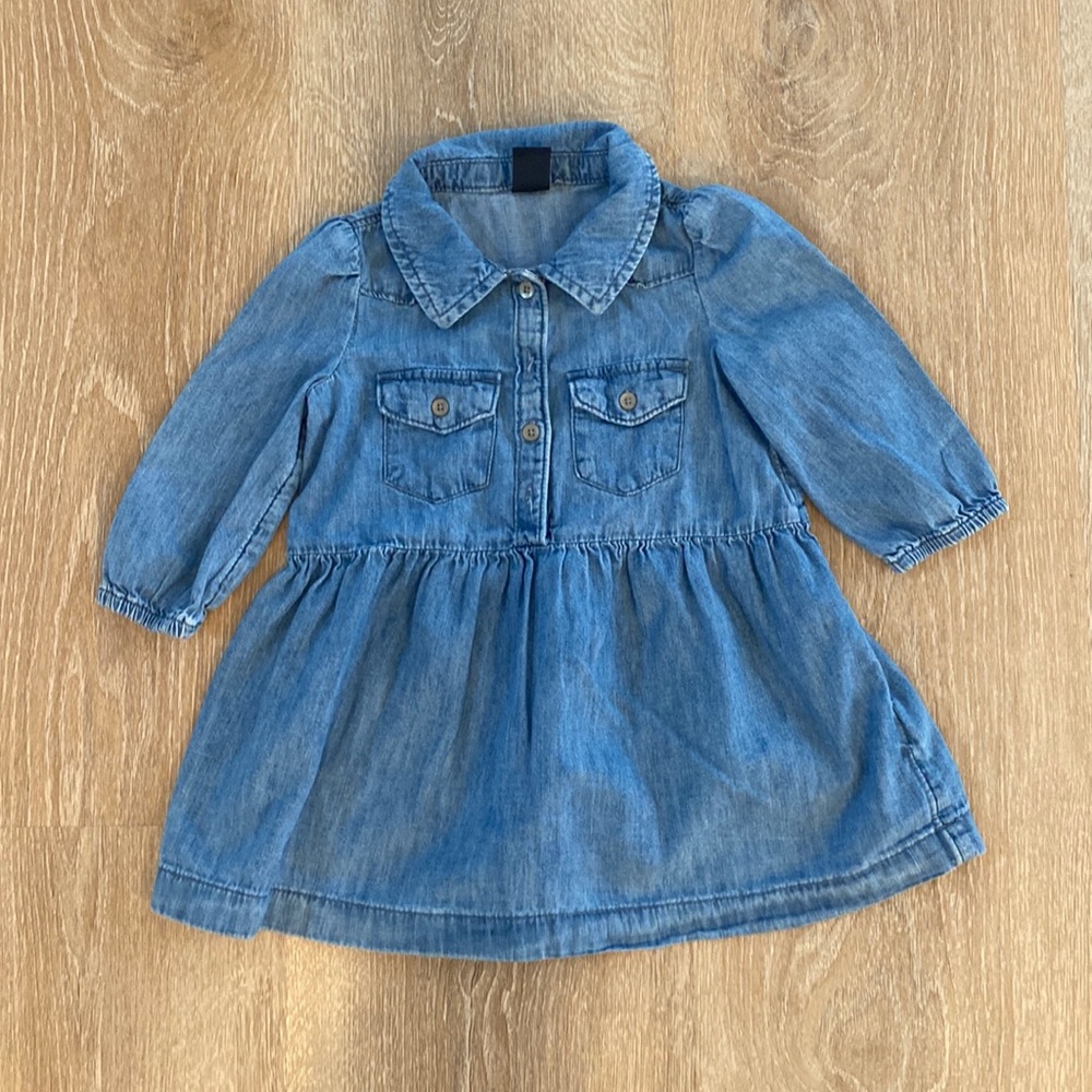 Gap denim dress for girls. Size 24 months. Great condition.